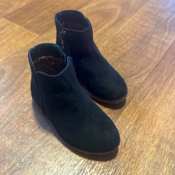 Toddler size 8 - Picture 1 of 3